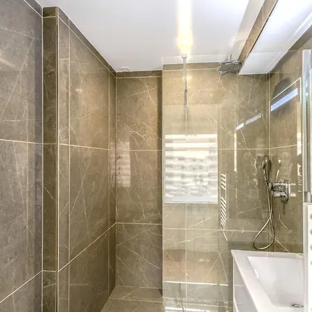 Modern And Renovated Next To The Croisette And Palais Des Festivals Apartment *