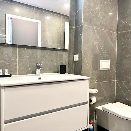 Modern And Renovated Next To The Croisette And Palais Des Festivals