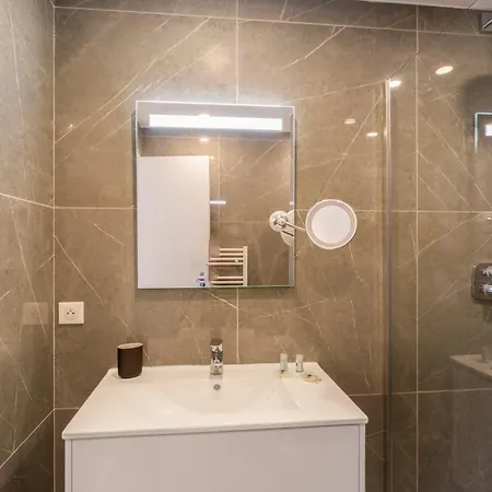 Modern And Renovated Next To The Croisette And Palais Des Festivals Apartment Cannes